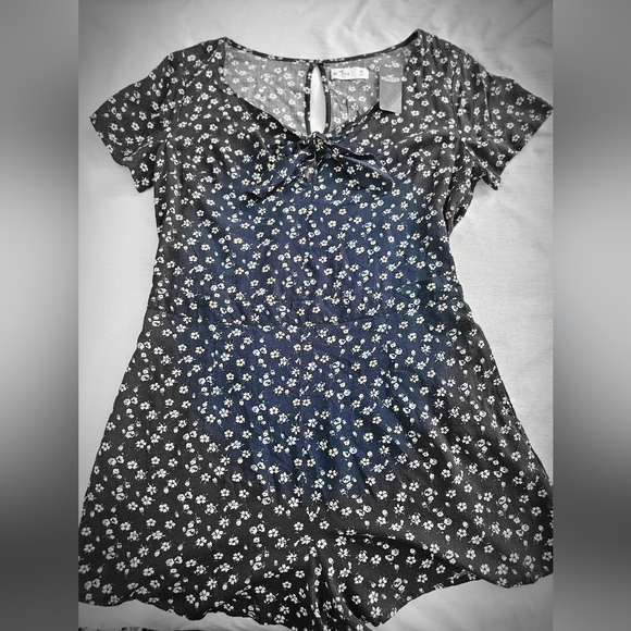 Hollister - Picture 4 of 5